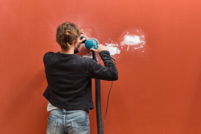 remise en état d'un mur rouge