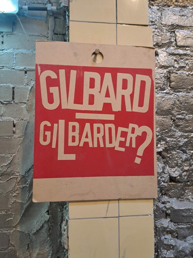 Panneau signalétique de la récupérathèque Gilbard