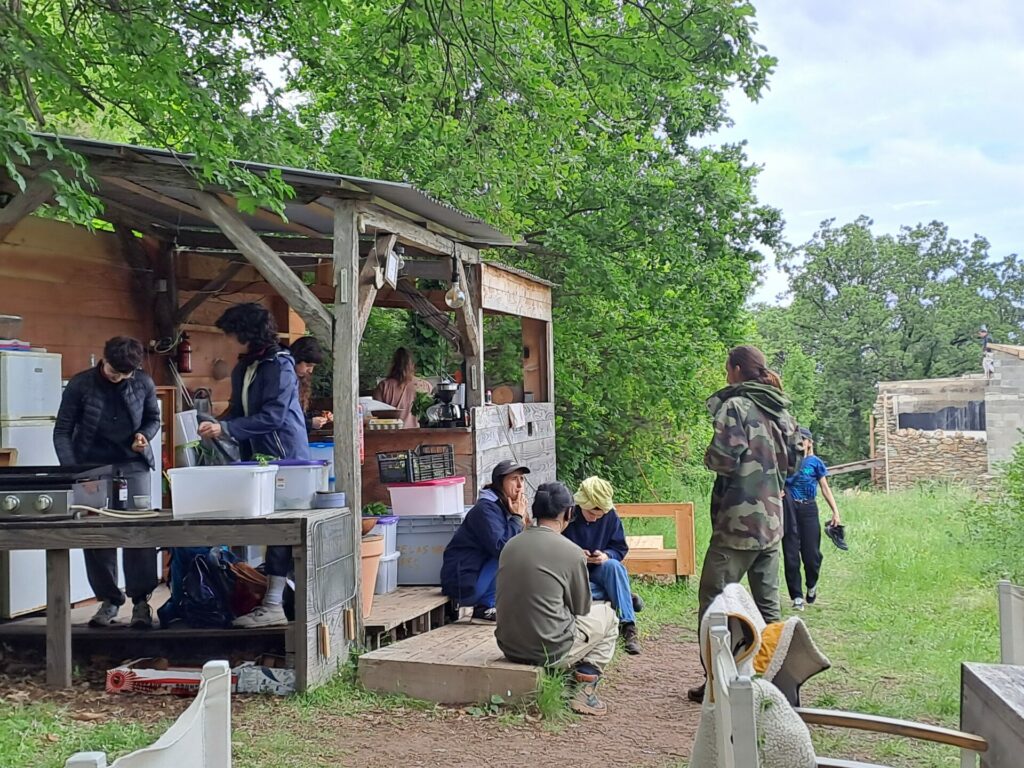 La cuisine d'été en bois