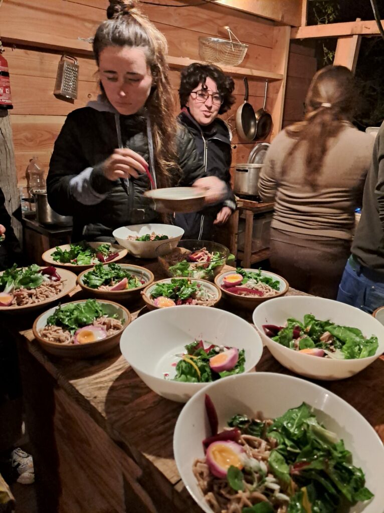 Des bols de ramens aux légumes