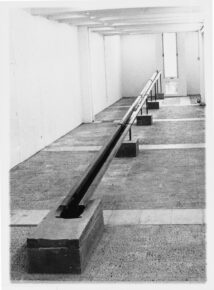 béton, rail de sécurité, supports métalliques, pompes électrique, huile de vidange