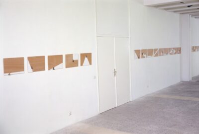 objets et peinture sur bois