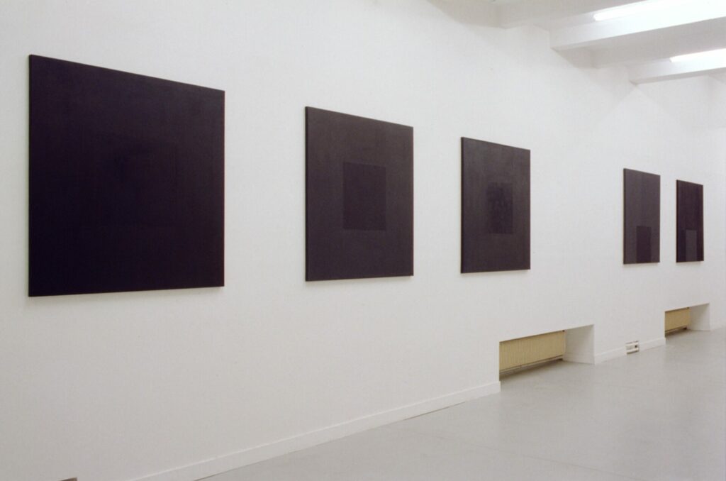 peinture monochrome ou presque noir