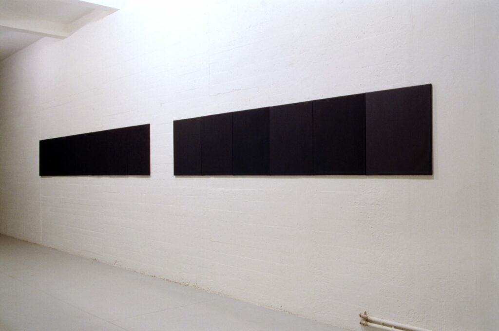 peinture monochrome ou presque noir