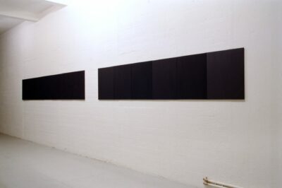 peinture monochrome ou presque noir