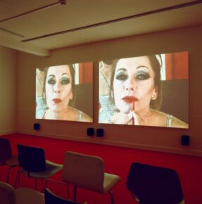 double projection d'une vidéo sonore en boucle