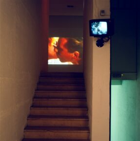 2 vidéos sonores synchronisées, projection et diffusion sur moniteur