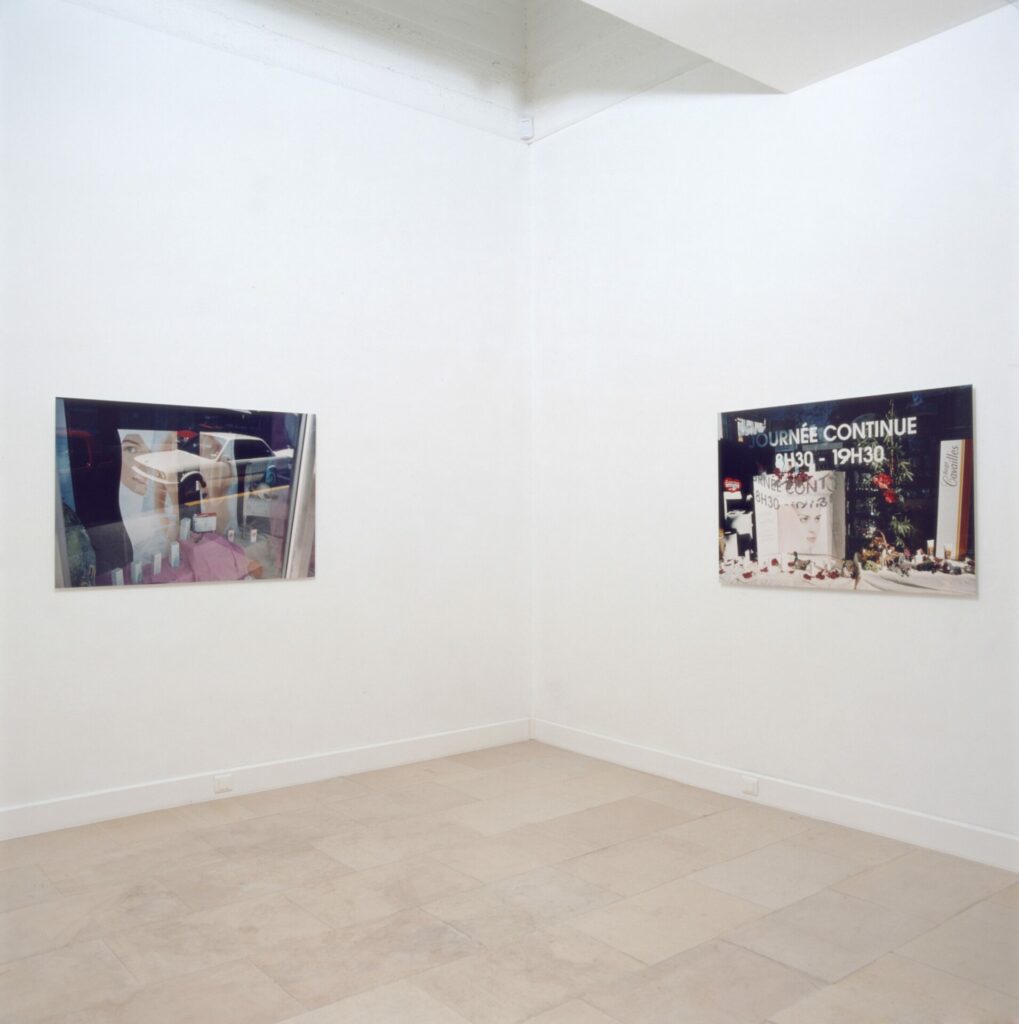 Vue de l'exposition Import/Export, 2002, crédits photo : Jean Brasille
