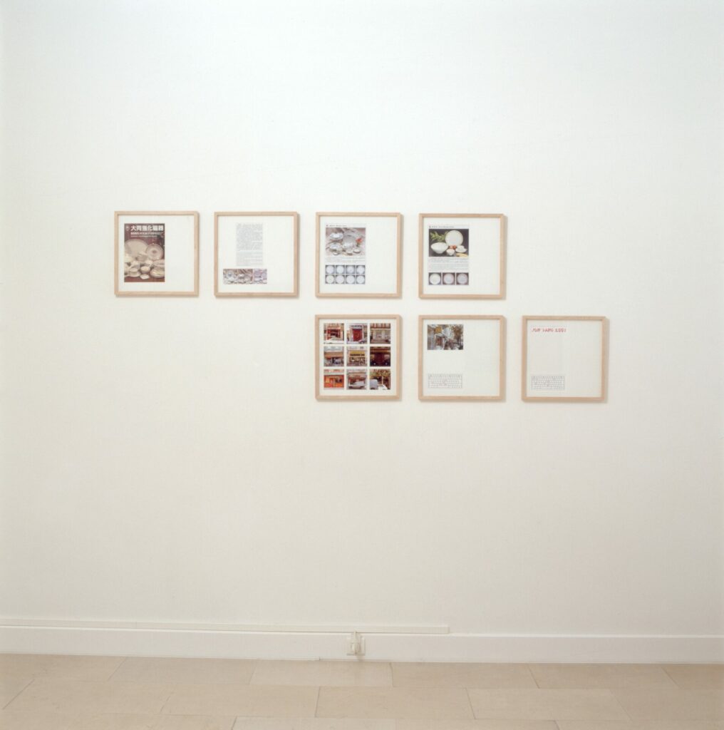 Vue de l'exposition Import/Export, 2002, crédits photo : Jean Brasille