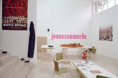 Vue de l'exposition Import/Export, 2002, crédits photo : Jean Brasille