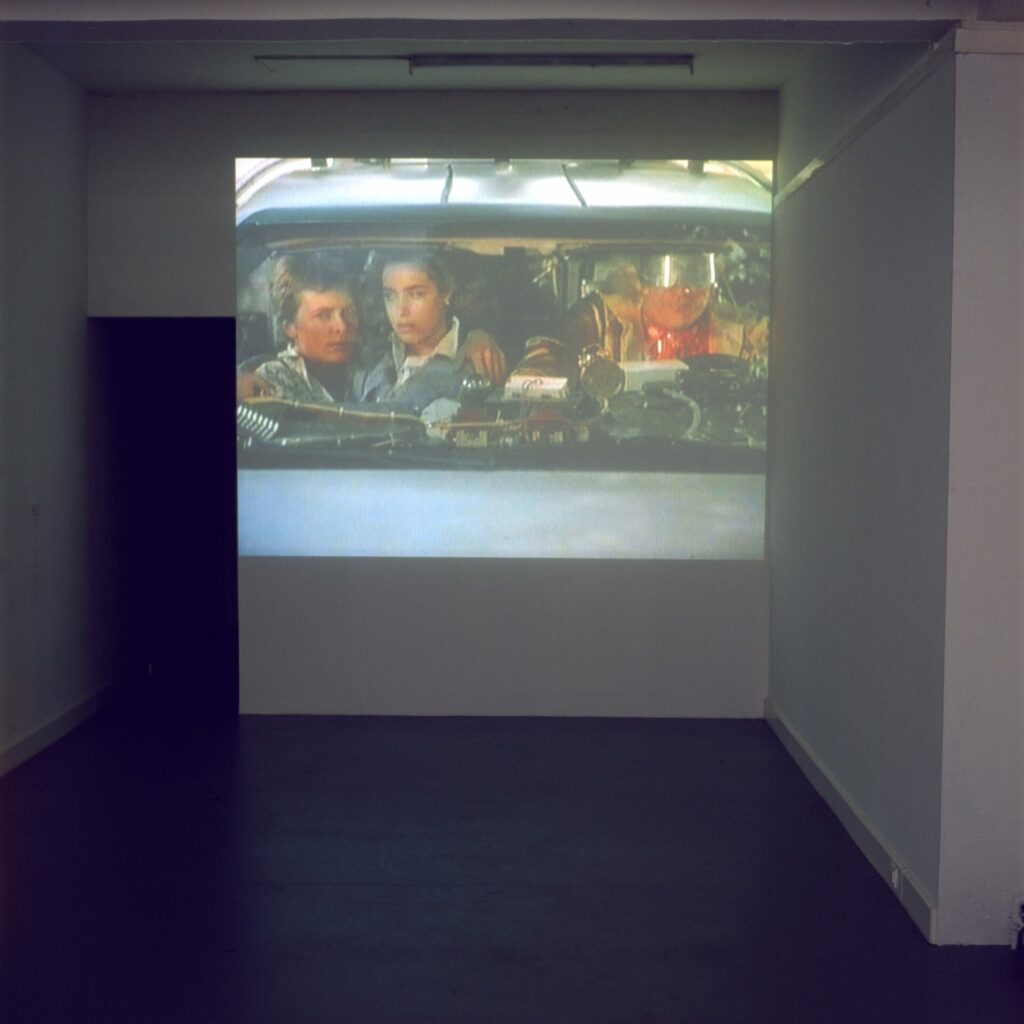 Vue de l'exposition Import/Export, 2002, crédits photo : Jean Brasille