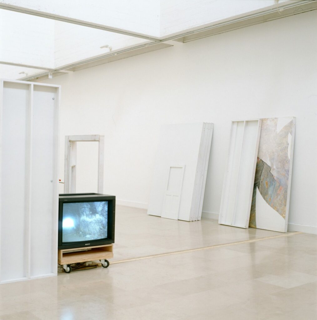 installation : techniques et matiériaux mixtes (recréation de l'atelier de R. Khedoori)