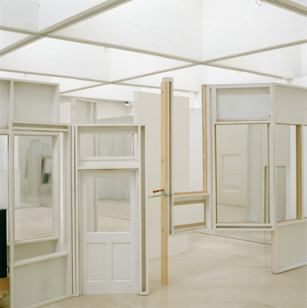 installation : techniques et matiériaux mixtes (recréation de l'atelier de R. Khedoori)