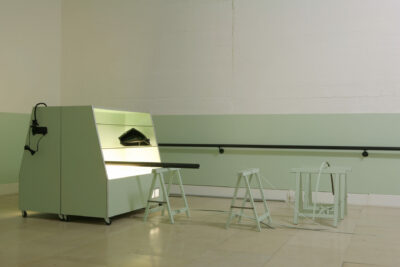 formica, bois, plexiglas, néon, métal, peinture, acrylique, plastique