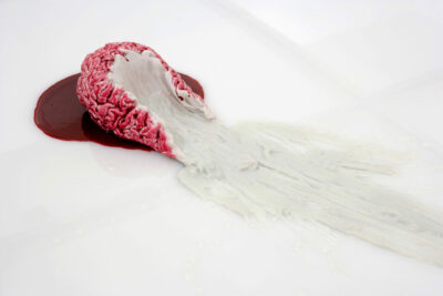 perspex blanc, moulages en résine polyuréthane, peinture à l'huile