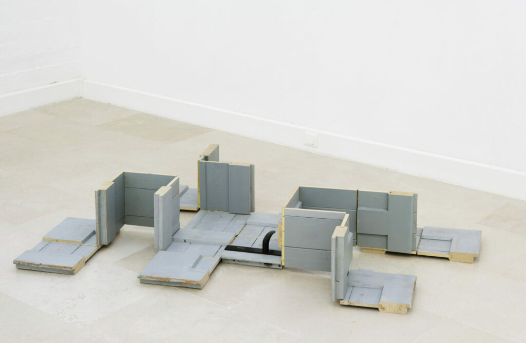 installation, sculptures bleus