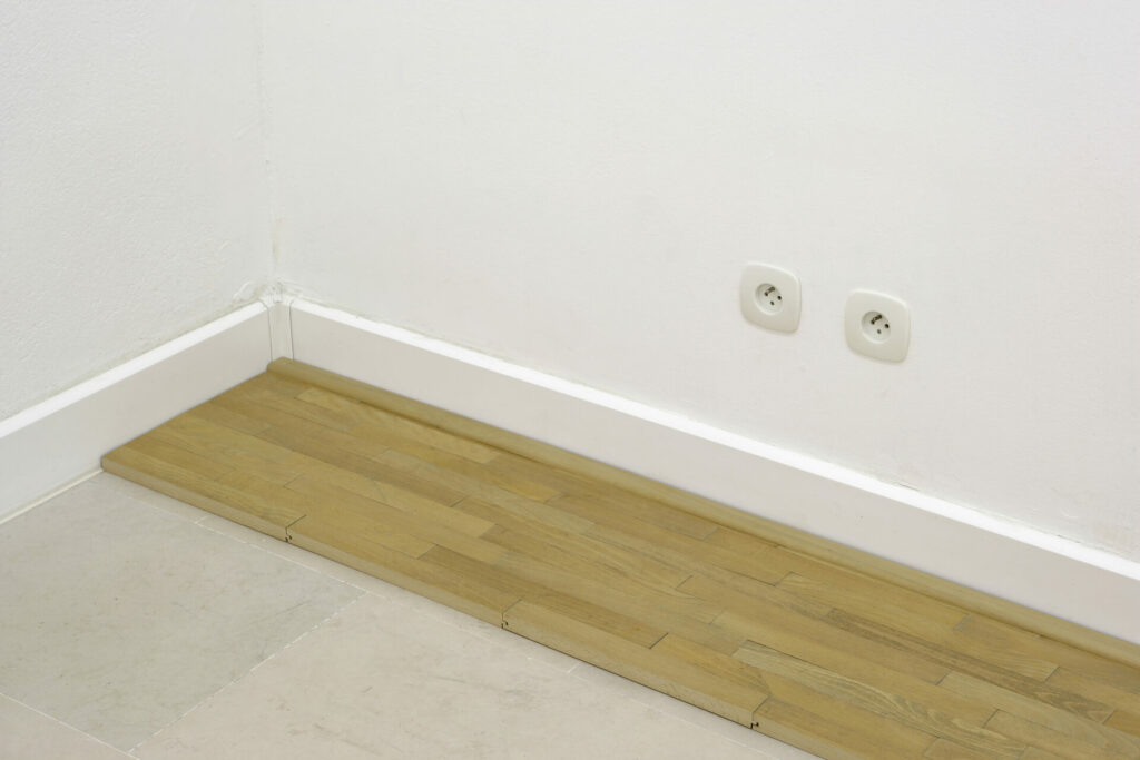 installation (section de parquet et prises électriques)